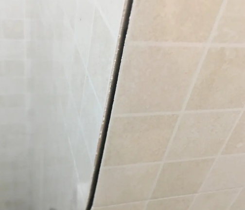 牟定瓷砖空鼓维修公司分享阳台瓷砖脱落的修复过程可以分为以下几个步骤